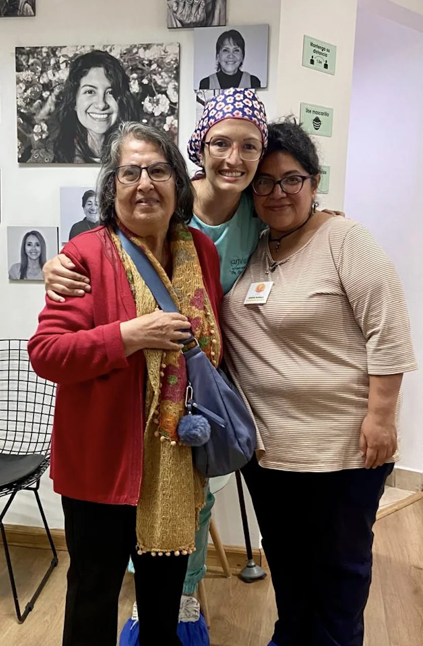 Rehabilitación oral en consultorio con vista a Quito
